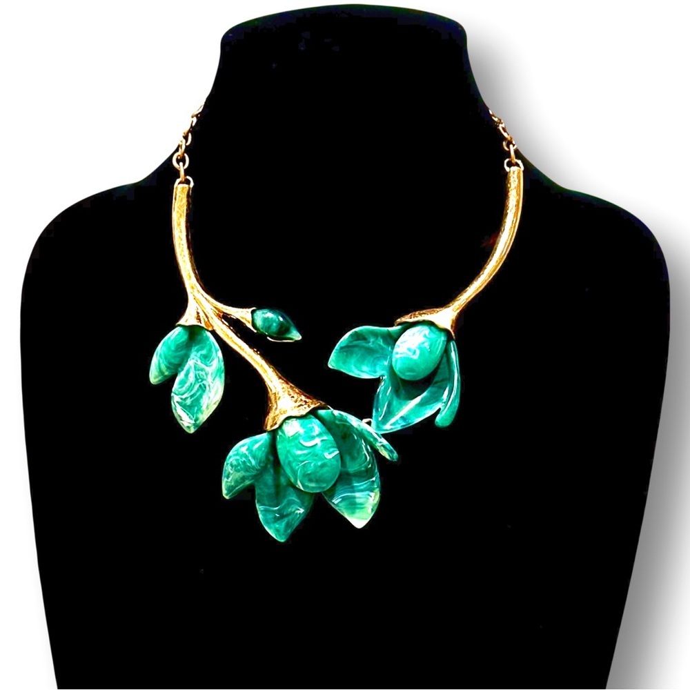 ARTISAN LUXE | Faux Jade & Brushed Gold Magnolia Flower Collar Necklace | NEW - Picture 9 of 9